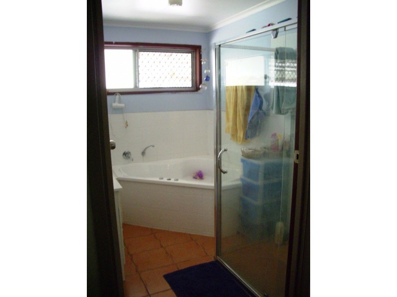 Avenell Heights QLD 4670