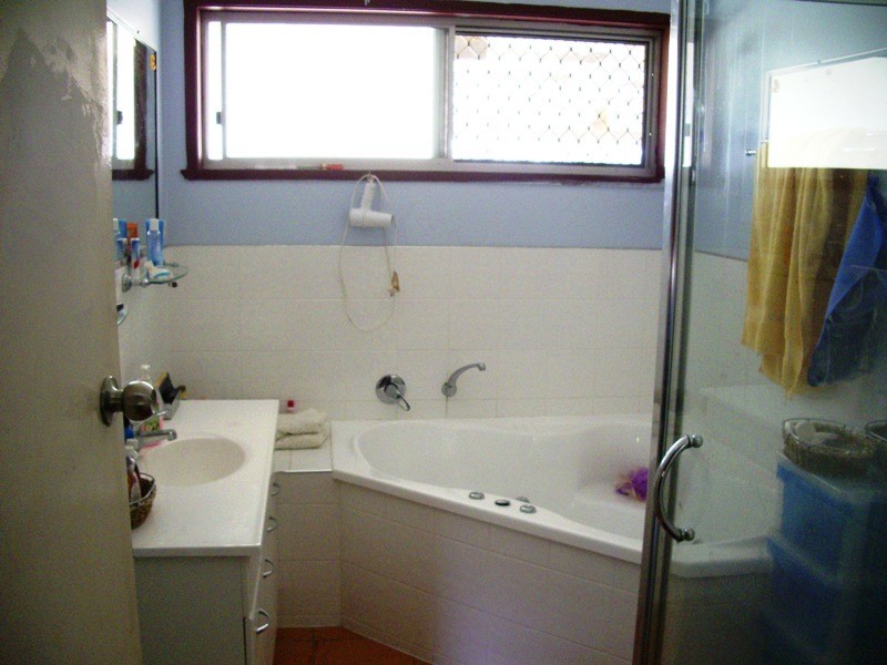 Avenell Heights QLD 4670