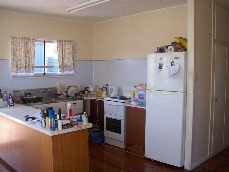 17 Queen Street, Dallarnil QLD 4621