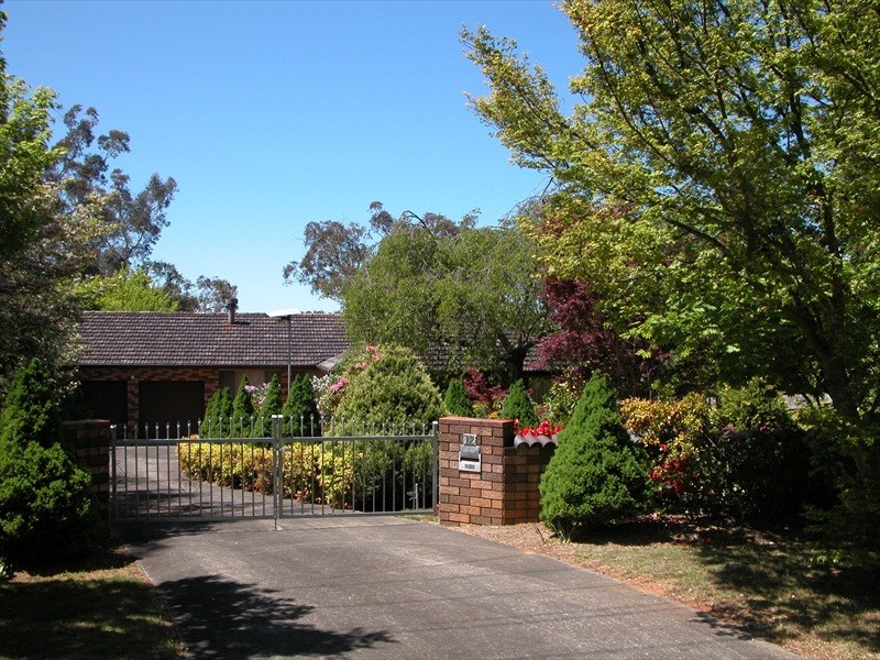 12 Erica Road, Wentworth Falls NSW 2782