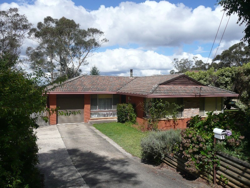 31 Flora Street, Wentworth Falls NSW 2782