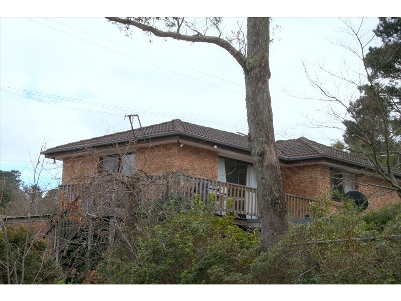 9 St Georges Parade, Wentworth Falls NSW 2782