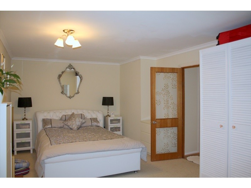 9 St Georges Parade, Wentworth Falls NSW 2782