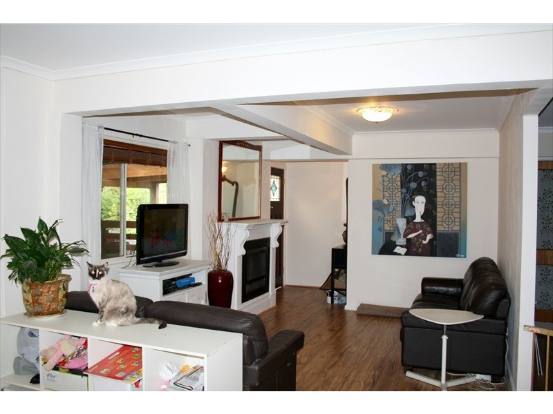 9 St Georges Parade, Wentworth Falls NSW 2782