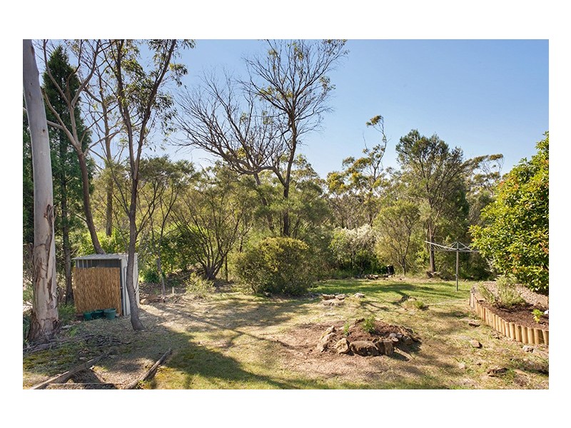 20 Maple Grove, Wentworth Falls NSW 2782