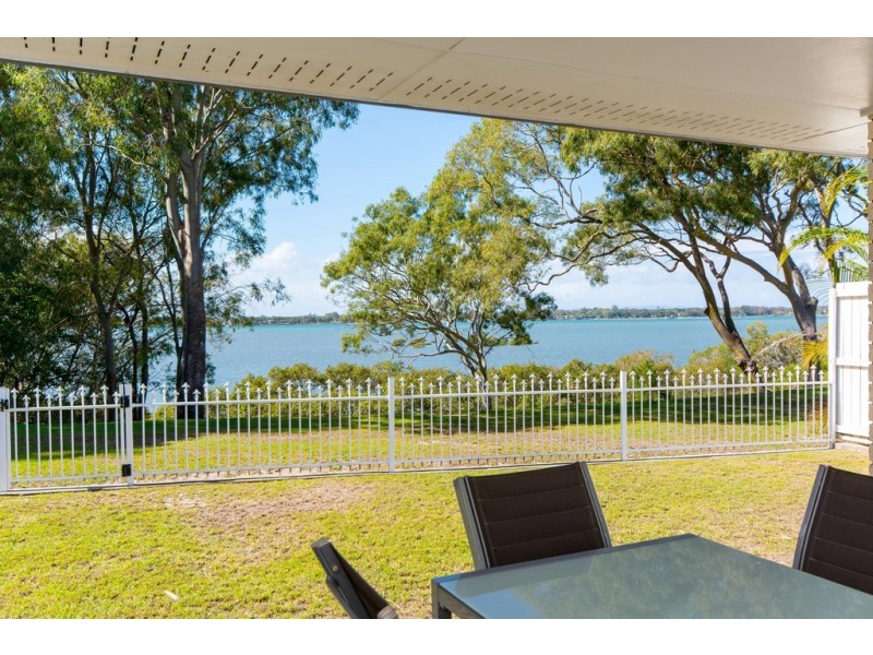23 Howard Court, Sandstone Point QLD 4511