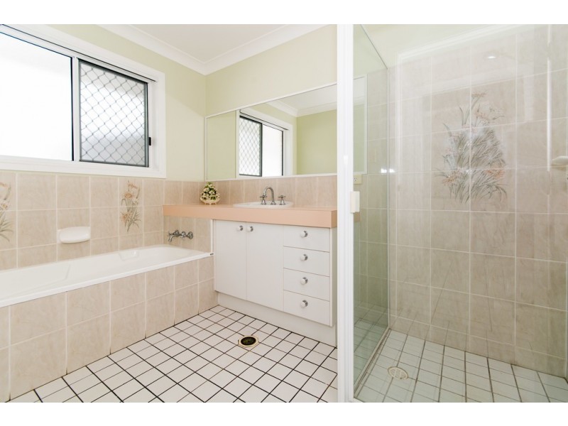 23 Howard Court, Sandstone Point QLD 4511