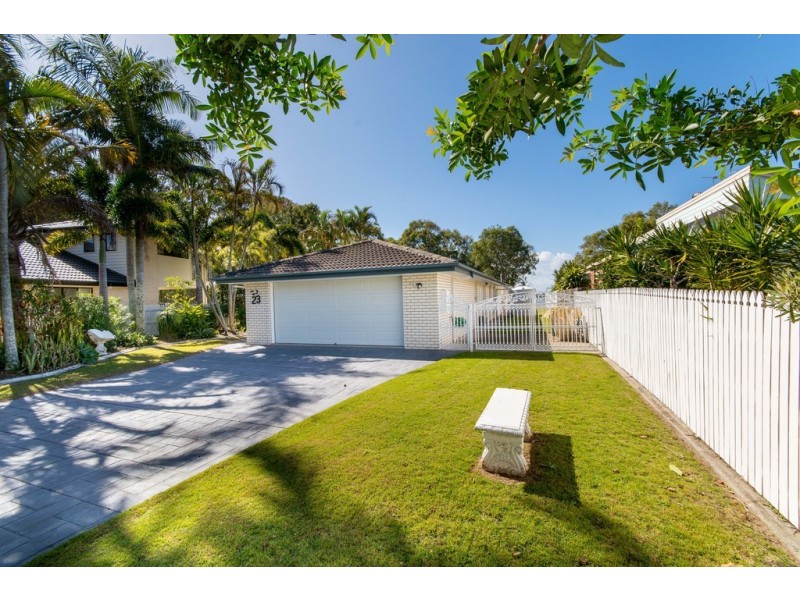 23 Howard Court, Sandstone Point QLD 4511