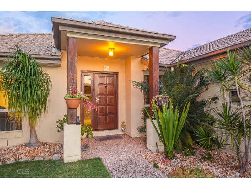 5 Dunwich Court, Sandstone Point QLD 4511