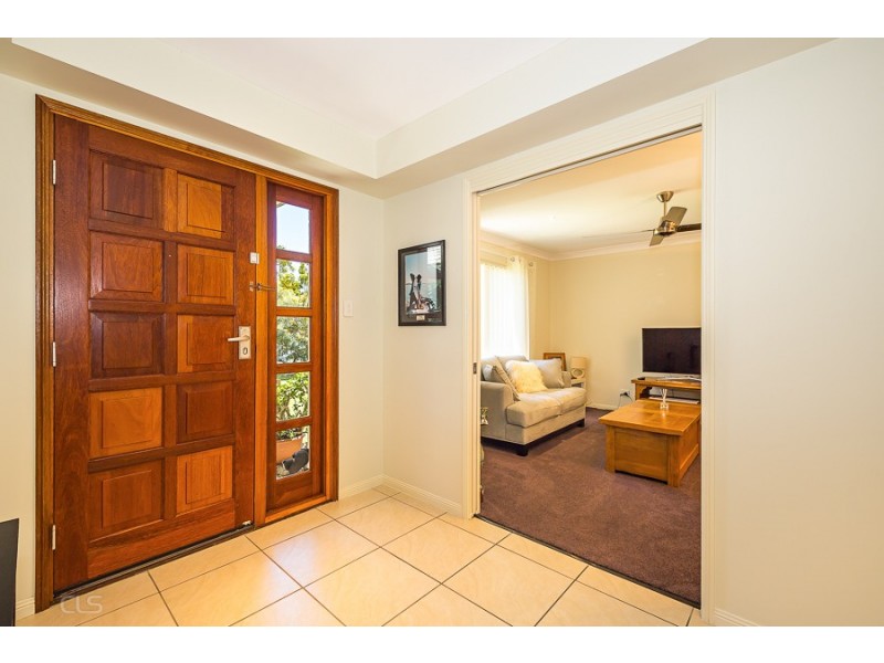 5 Dunwich Court, Sandstone Point QLD 4511