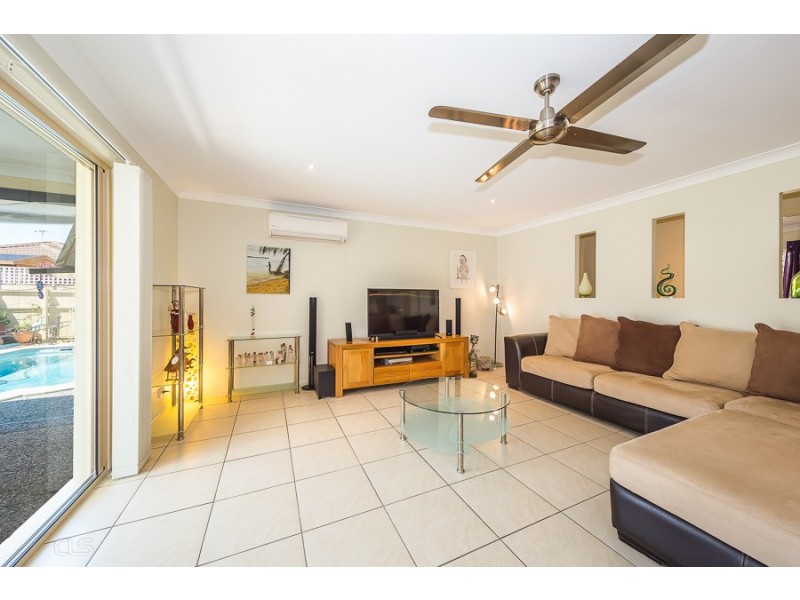 5 Dunwich Court, Sandstone Point QLD 4511