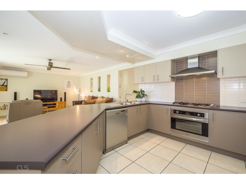 5 Dunwich Court, Sandstone Point QLD 4511