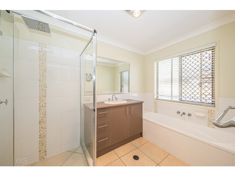 5 Dunwich Court, Sandstone Point QLD 4511