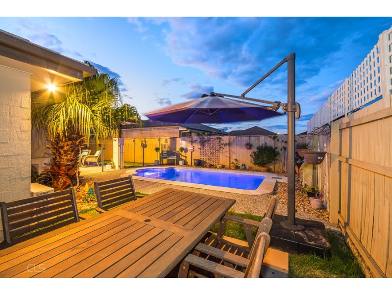 5 Dunwich Court, Sandstone Point QLD 4511