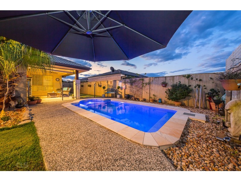 5 Dunwich Court, Sandstone Point QLD 4511