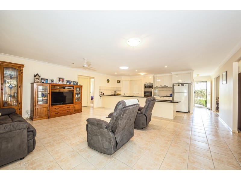 12 Jefferies Place, Sandstone Point QLD 4511