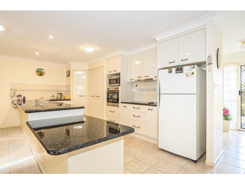 12 Jefferies Place, Sandstone Point QLD 4511