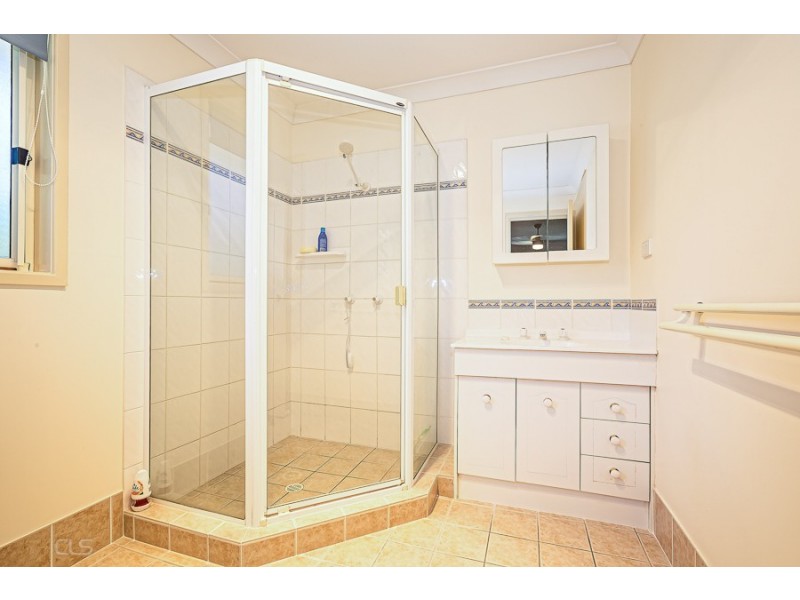 12 Jefferies Place, Sandstone Point QLD 4511