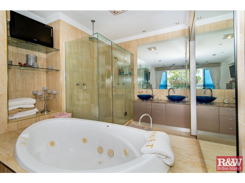 7 The Boulevarde, Bongaree QLD 4507