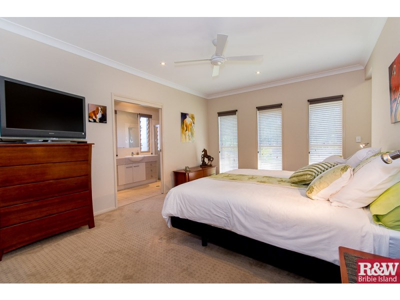 32 Kooringal Way, Sandstone Point QLD 4511