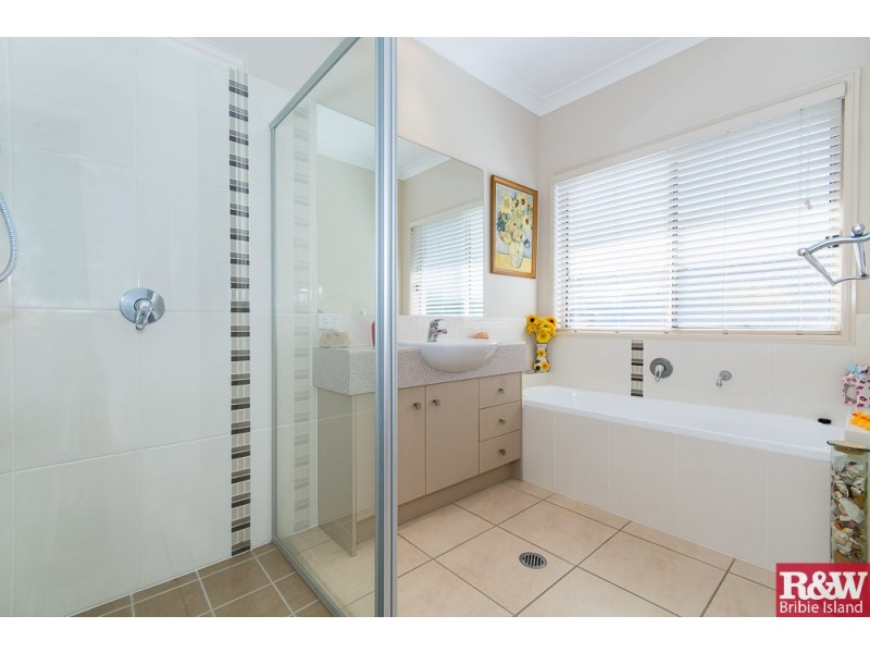 32 Kooringal Way, Sandstone Point QLD 4511