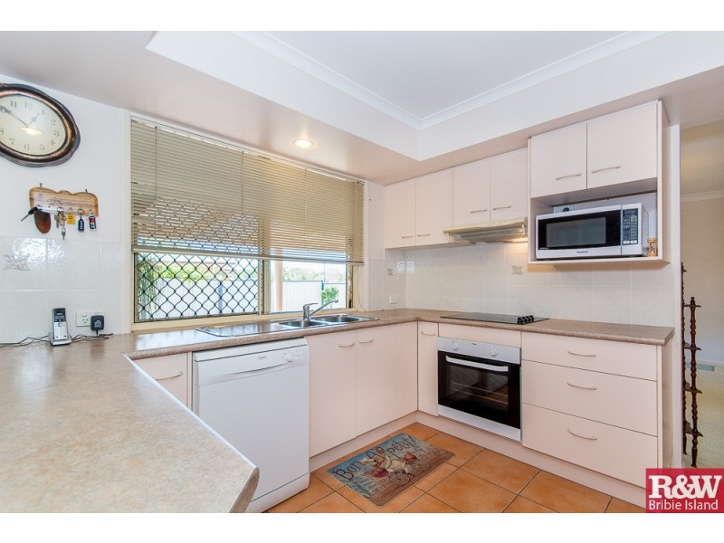 2 Seaforth Street, Sandstone Point QLD 4511