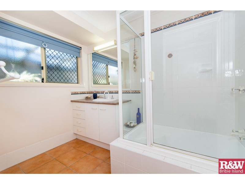 2 Seaforth Street, Sandstone Point QLD 4511