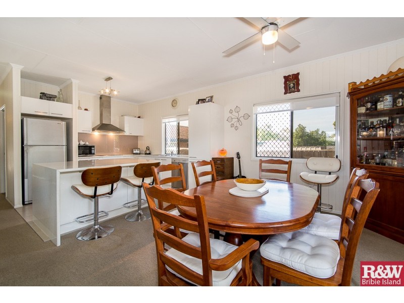 1 Alpinia Ave, Banksia Beach QLD 4507