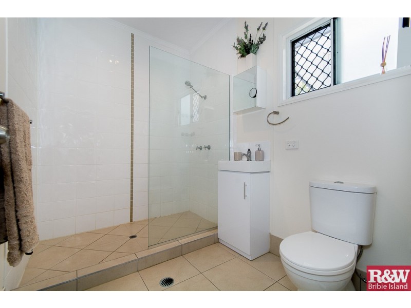 1 Alpinia Ave, Banksia Beach QLD 4507