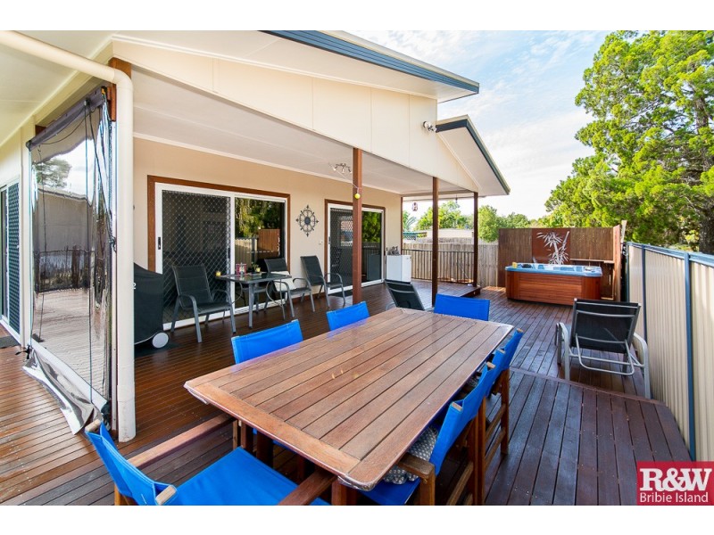 1 Alpinia Ave, Banksia Beach QLD 4507