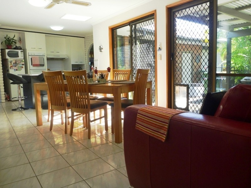 4 Daniel Place, Banksia Beach QLD 4507