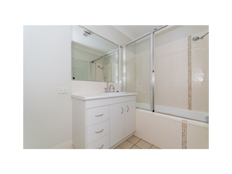 2/9 Third avenue, Bongaree QLD 4507