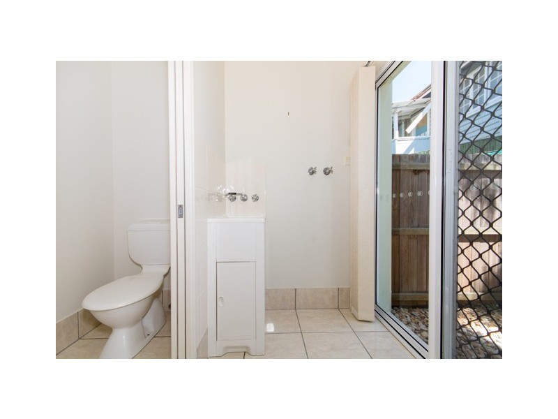 2/9 Third avenue, Bongaree QLD 4507