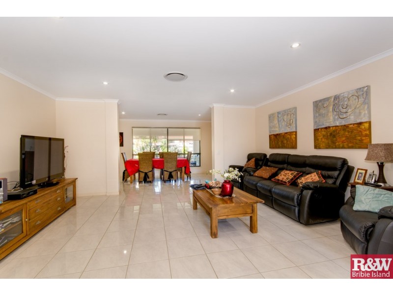 22 Middle Cove Court, Sandstone Point QLD 4511