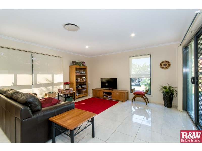 22 Middle Cove Court, Sandstone Point QLD 4511