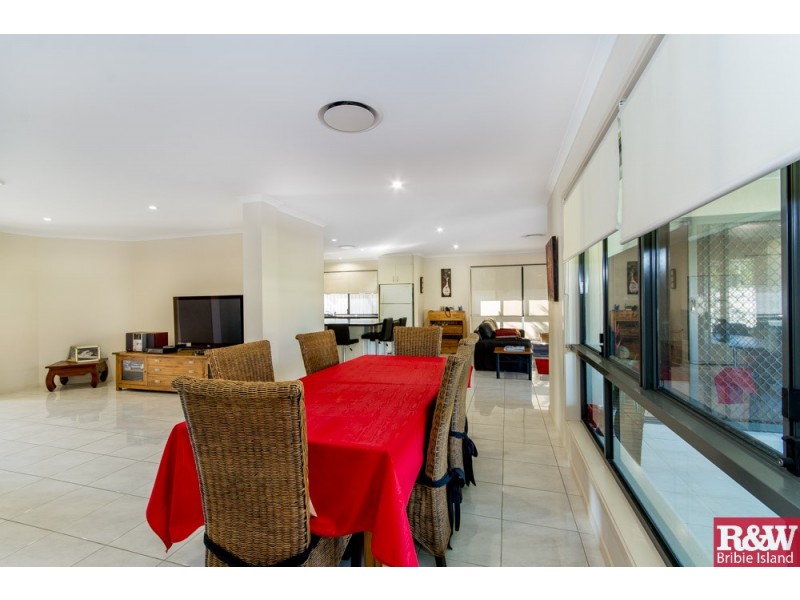 22 Middle Cove Court, Sandstone Point QLD 4511
