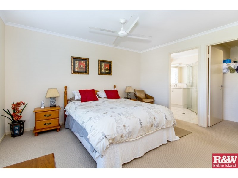 22 Middle Cove Court, Sandstone Point QLD 4511