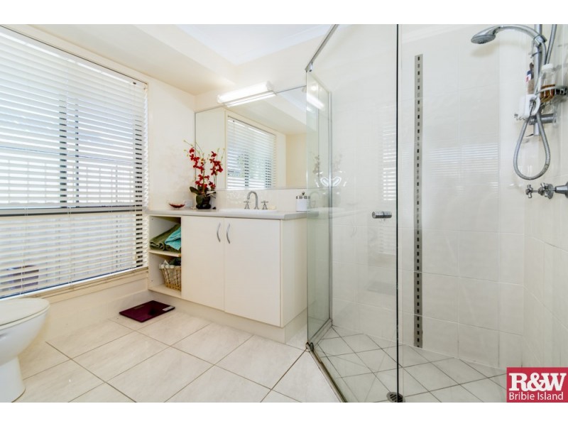 22 Middle Cove Court, Sandstone Point QLD 4511