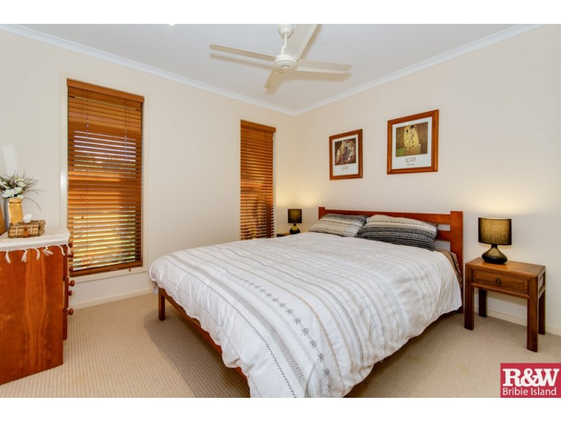 22 Middle Cove Court, Sandstone Point QLD 4511