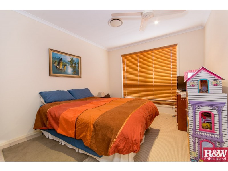 22 Middle Cove Court, Sandstone Point QLD 4511