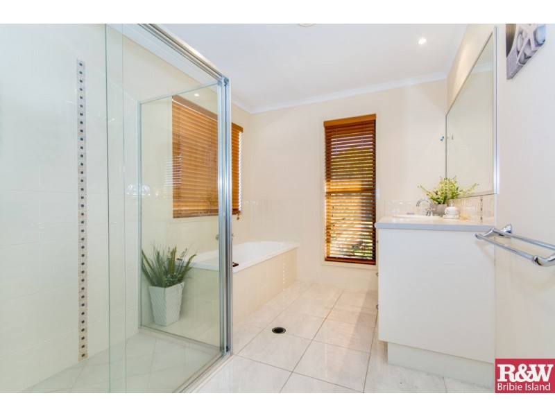 22 Middle Cove Court, Sandstone Point QLD 4511