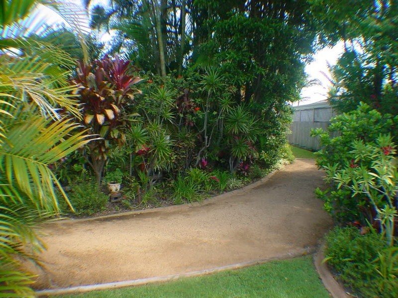 16 Hoya Crescent, Bribie Island QLD 4507