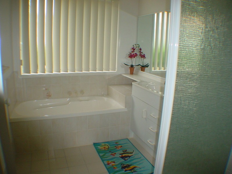 16 Hoya Crescent, Bribie Island QLD 4507