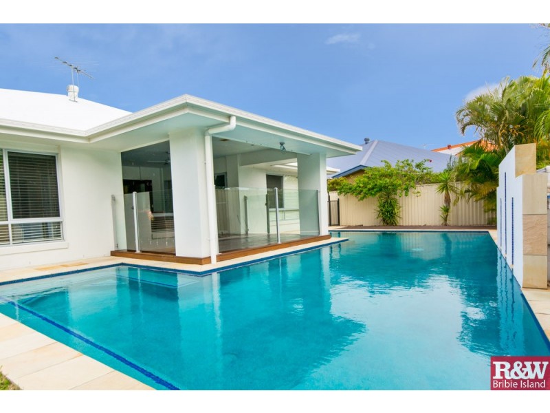 7 Fulmar Crescent, Banksia Beach QLD 4507