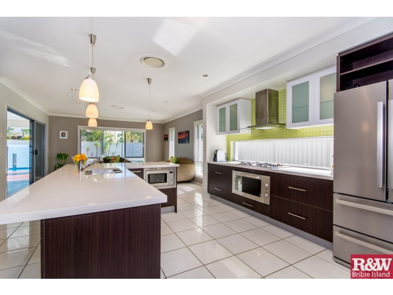 7 Fulmar Crescent, Banksia Beach QLD 4507