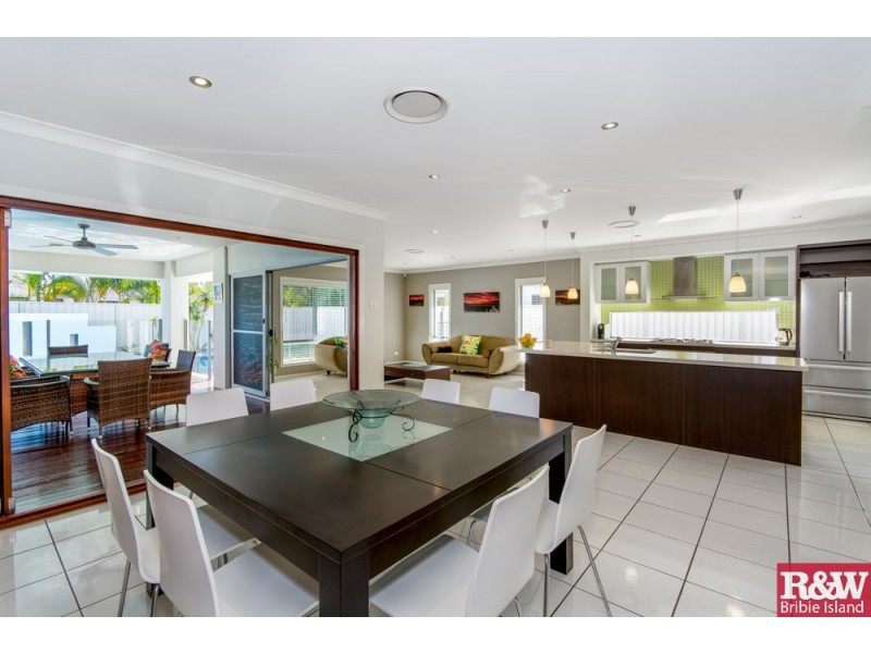 7 Fulmar Crescent, Banksia Beach QLD 4507