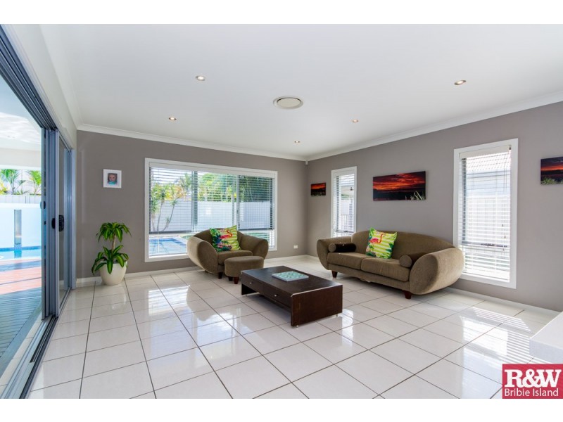 7 Fulmar Crescent, Banksia Beach QLD 4507