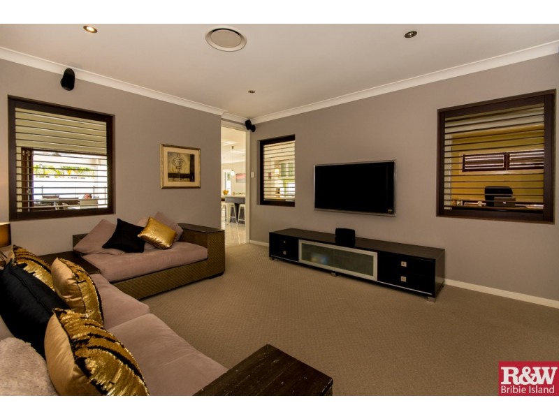 7 Fulmar Crescent, Banksia Beach QLD 4507