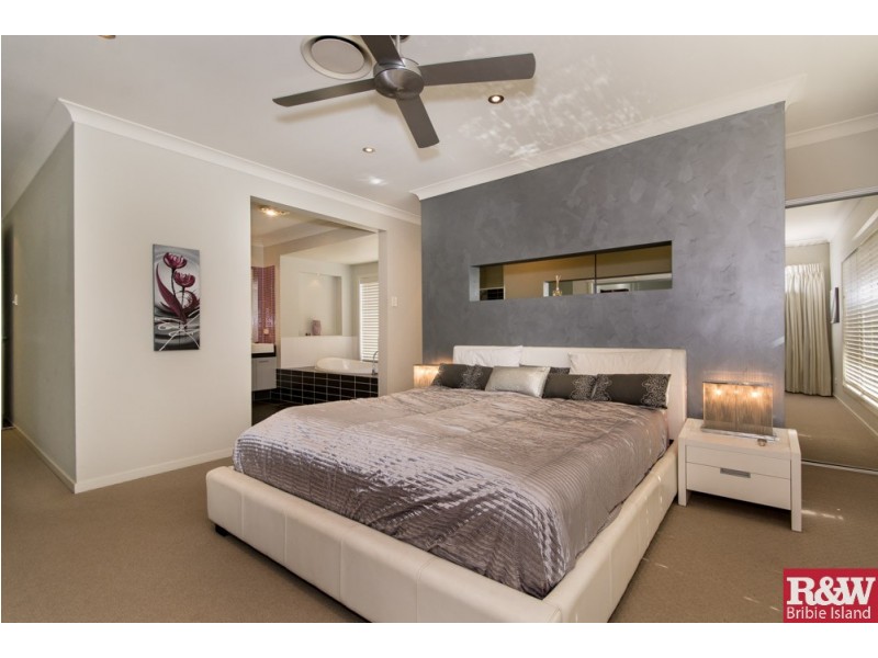 7 Fulmar Crescent, Banksia Beach QLD 4507