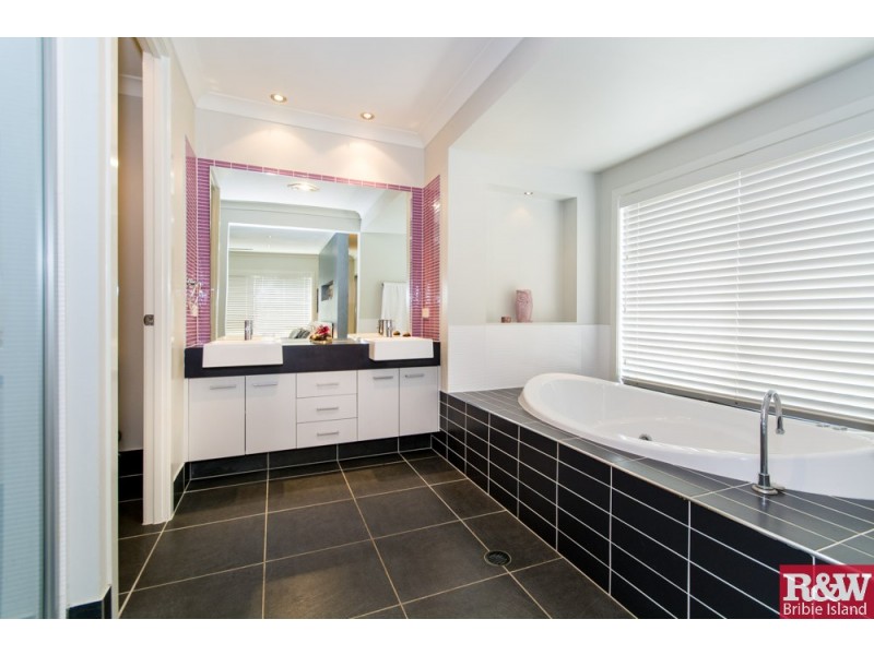 7 Fulmar Crescent, Banksia Beach QLD 4507